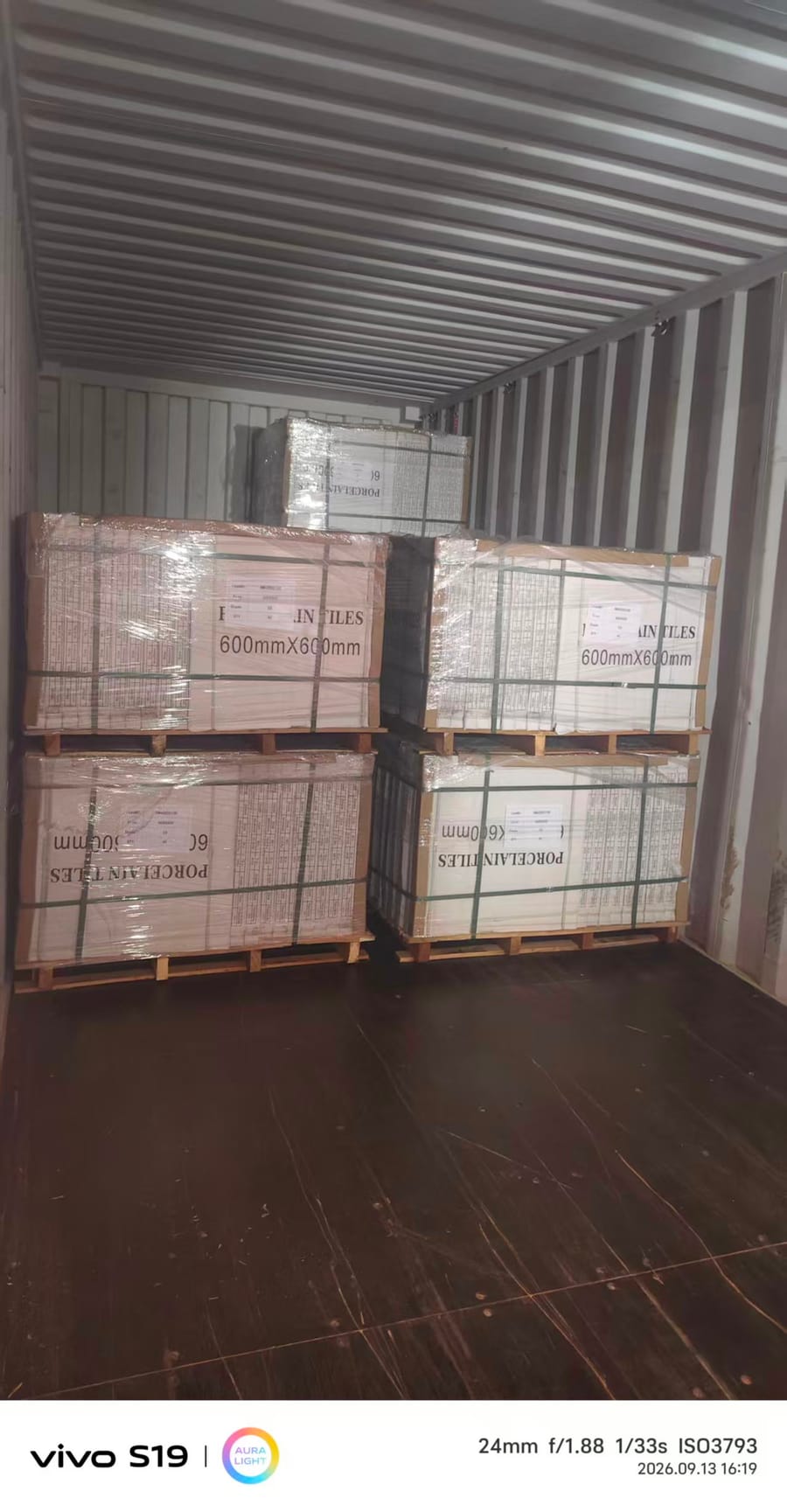 Container loading with strapped pallets and marks